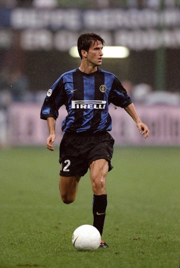 El lateral derecho italiano fue fichado por Inter procedente del Real Madrid en verano 1999. El defensor, que ya hab赤a jugado en el Milan, solo jug車 una temporada en el Inter. Tras dos cesiones, a Chelsea y a M車naco, fue traspasado a la Roma en 2003.