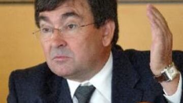 <b>IRÁ A LOS TRIBUNALES.</b> El director del equipo, Vicente Belda, ha afirmado que si es necesario acudirá a los tribunales por la retirada de la invitación para acudir a la Vuelta.