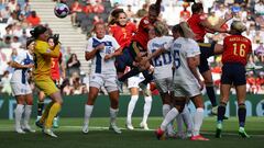 Irene Paredes cabecea a gol ante Finlandia para empatar a uno en el estreno de España en la Eurocopa.