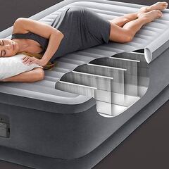 Elegimos un colchón hinchable con 1.700 opiniones para atender a las visitas en casa