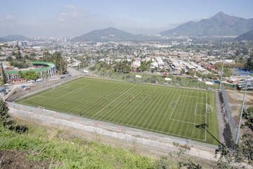 Emplazado en el cerro 18 de la comunca de Barnechea, el club de nombre homónimo inauguró el sábado 23 de enero su recinto con capacidad para 5.000 personas.