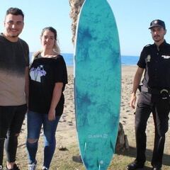 Un Policía Nacional fuera de servicio se convierte en un héroe gracias a su tabla de surf