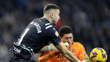 Soccer Football - LaLiga - Espanyol v Real Madrid - RCDE Stadium, Cornella de Llobregat, Spain - February 1, 2025 Espanyol's Joan Garcia makes a save REUTERS/Nacho Doce