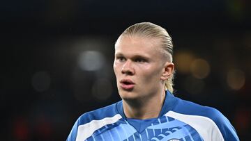 Manchester City's Norwegian striker #09 Erling Haaland reacts as he warms up prior to the UEFA Champions League Group G football match between Manchester City and FC Crvena Zvezda (Red Star Belgrade) at the Etihad Stadium in Manchester, north west England, on September 19, 2023. (Photo by Oli SCARFF / AFP)