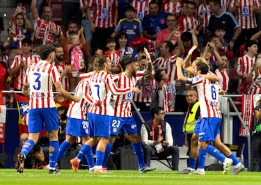 2-0. Nico González celebra el tanto con sus compañeros.