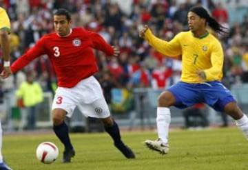 En 2007, Chile cay&oacute; 4-0 ante Brasil en un amistoso en Gotemburgo. Ronaldinho (en la foto) anot&oacute; dos goles.