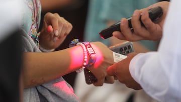 Publico llega durante el primer día de Lollapalooza Chile 2022 en el Parque Bicentenario de Cerrillos en Santiago, Chile, 18 de Marzo de 2022.
Kristina Saavedra Vogel / LollapaloozaCL
People arrive during the first day of Lollapalooza Chile 2022 at Cerrillos Bicentenary Park in Santiago, Chile, March 18, 2022.
Kristina Saavedra Vogel / LollapaloozaCLXXXX durante el primer día de Lollapalooza Chile 2022 en el Parque Bicentenario de Cerrillos en Santiago, Chile, 18 de Marzo de 2022.
(Fotografx) / LollapaloozaCL
XXXX during the first day of Lollapalooza Chile 2022 at Cerrillos Bicentenary Park in Santiago, Chile, March 18, 2022.
(Fotografx) / LollapaloozaCL
