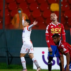 Unión Española no pudo con Cobresal y la lluvia