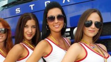 <b>Bienvenidos a la República Chica</b> Brno es un curioso circuito cuyo nombre se pronuncia como si arrancaras la moto. Ayer no fue favorable a los pilotos españoles, pero nos quedó el consuelo de las salerosas chicas checas. En su uniforme, si se fijan, se reproducen las curvas del trazado. Si no se fijan también se aprecia.