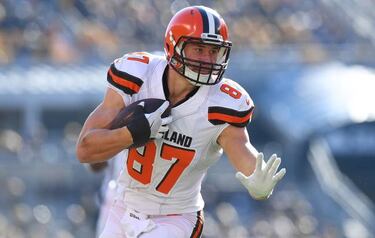 Jugadores de los Browns protestan por los derechos de los afroamericanos
