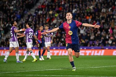 El partido comenzó con sorpresa, ya que Iván Sánchez adelantó al Valladolid en el minuto 6, poniendo en aprietos al Barça. Sin embargo, el equipo dirigido por Hansi Flick reaccionó en la segunda mitad. Raphinha igualó el marcador en el minuto 54, y poco después, Fermín López anotó el gol de la victoria en el minuto 60.

El Valladolid, ya descendido a Segunda División, jugó con orgullo y complicó al líder de LaLiga. Además, el partido estuvo marcado por protestas de los aficionados locales contra la gestión del club.
El Barça, con esta victoria, mantuvo su ventaja de 4 puntos en la clasificación y se acercó aún más al título.