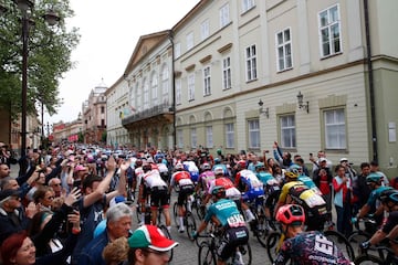 El pelotón durante la tercera etapa del Giro de Italia.