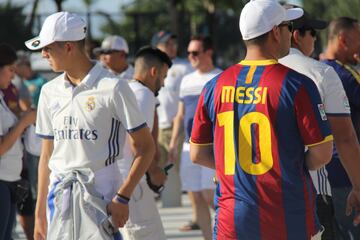 Los aficionados colmaron el Hard Rock Stadium de Miami para disfrutar de El Clásico entre Real Madrid y Barcelona.