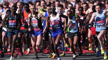 Mo Farah toma la salida en el Marat&oacute;n de Londres de 2014.