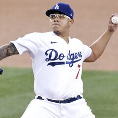 Julio Urías trabaja siete entradas en triunfo de Dodgers sobre Mariners
