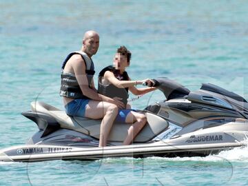 Photo &Acirc;&copy;2017 LZBRJP/Lagencia Grosby
 
 EXCLUSIVE  Real Madrid&#039;s coach, Zinedine Zidane, enjoy holidays in Ibiza with wife Veronique, and sons Enzo and Theo, after winning  for second consecutive year the UEFA Champions League.
