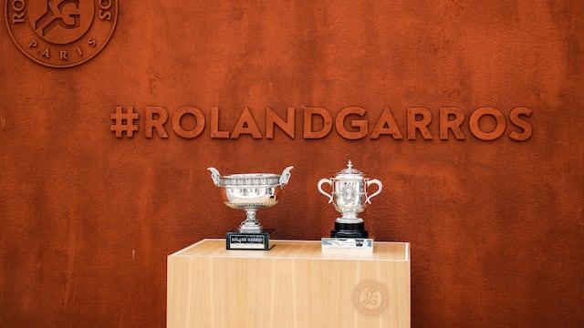 Paris (France), 22/05/2023.- Exhibition of the Roland Garros trophies in the men's and women's individual category during the French Open tennis tournament at Roland Garros in Paris, France, 22 May 2023. (Tenis, Abierto, Francia) EFE/EPA/TERESA SUAREZ