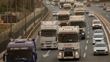Transportistas colapsan la autovía en el tercer día de huelga indefinida del transporte de mercancías, en la A-30, a 16 de marzo de 2022, en Murcia (España).