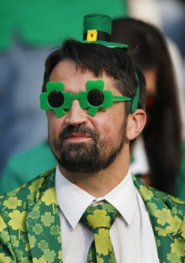 Un aficionado irlandés durante el partido de su selección contra Italia.