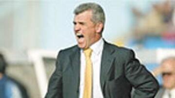 <b>DISGUSTADO</b>. A Javier Aguirre no le gusta el fi nal liguero de su equipo.