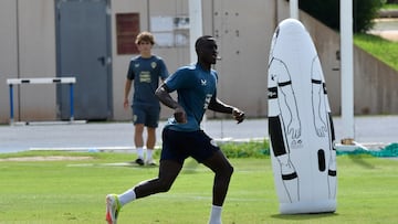 Dion Lopy, durante un entrenamiento de la UD Almería.