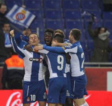 1-0. Caicedo celebr el gol de la victoria con sus compañeros.