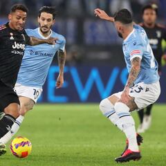 Juventus' Danilo ruled out for eight weeks with thigh injury