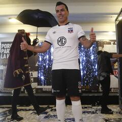 Así es la nueva camiseta de Colo Colo: ¡la presentó Paredes!