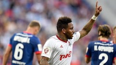 Farfán asiste de tacón pero alarga su sequía goleadora