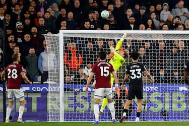 Guardiola, tocado y casi hundido