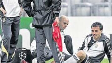 <b>TOCADO. </b>Cannavaro, ayer, durante el entrenamiento. Sufre una sobrecarga en el abductor derecho.