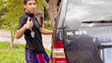 <B>DE NUEVO EN CASA.</B> Cristian ya disfruta de su familia tras la dura experiencia del secuestro. El joven, de 17 años, espera recuperarse cuanto antes para volver a jugar con Platense.