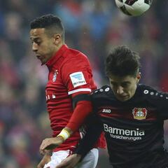 Bayer Leverkusen y Chicharito caen ante Bayern Munich