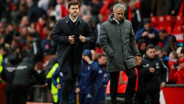 Pochettino y Mourinho caminan hacia el vestuario tras un United-Tottenham.