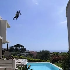 Fabio Wibmer recrea el Grand Theft Auto en la vida real pero en bici