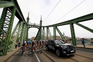 El pelot¨®n durante la primera etapa del Giro de Italia 2022.
