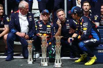 Helmut Marko, Max Verstappen, Christian Horner y Sergio Pérez (Red Bull). Yeda, Arabia. F1 2024.