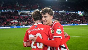 Van Hoggen, con el PSV.e/Soccrates/Getty Images)