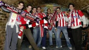 <b>THE CAVERN. </b>La afición rojiblanca ya estuvo el año pasado en el mítico local donde tocaban The Beatles.