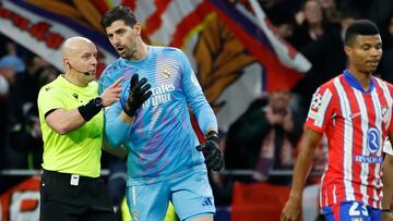 La imagen de la vergüenza en el Euroderbi: escupitajos a Courtois y Rüdiger de la afición del Atleti