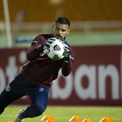 Andrés Gudiño, única opción en la portería de Cruz Azul