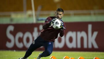 Andrés Gudiño, única opción en la portería de Cruz Azul