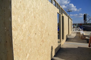 Obras de construcción de los nuevos palcos VIP de Butarque, estadio del Leganés.