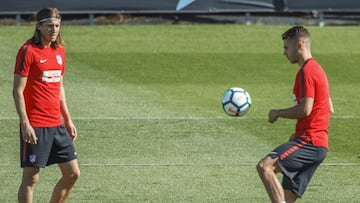 Filipe Luis y Lucas Hern&aacute;ndez durante un entrenamiento con el Atl&eacute;tico de Madrid.