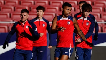 El defensa mozambiqueño del Atlético de Madrid Reinildo Mandava, durante el entrenamiento de este miércoles en el Cívitas Metropolitano