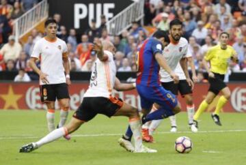 Abdennour le hizo penalti a Luis Suárez.