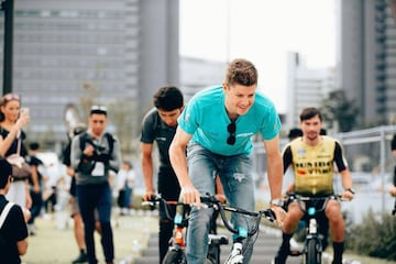 Egan Bernal Christopher Froome, Romain Bardet y Primoz Roglic disfrutaron la jornada de media day en el Criterium de Saitama donde corren este domingo.