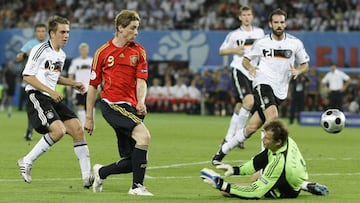 Fernando Torres anotando el gol ante Alemania en el Ernst Happel de Viena.