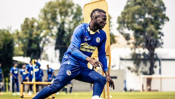 Julián Quiñones durante el entrenamiento del América. Fuente: Twitter del América.