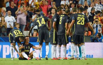 La desolación de Cristiano Ronaldo tras ver la tarjeta roja. 